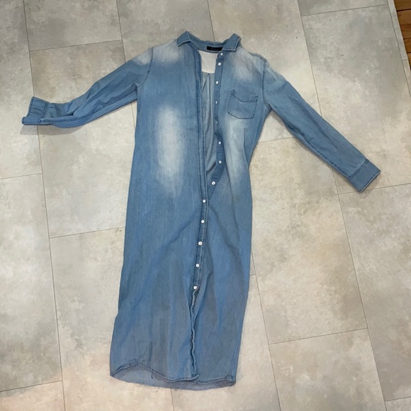 Cest moi denim dress size medium couple of flyaways - Picture 1 of 3